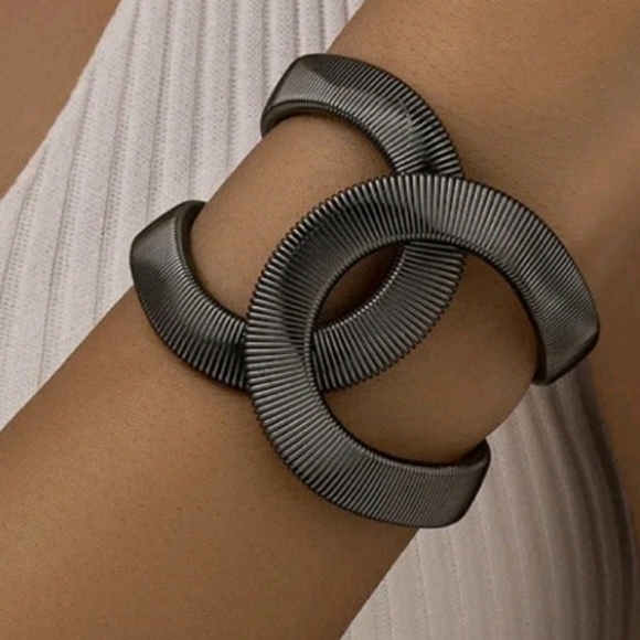 Elegant Hinged Wide Cuff Bangle Bracelet, CHANEL Vibes! New - Picture 1 of 2
